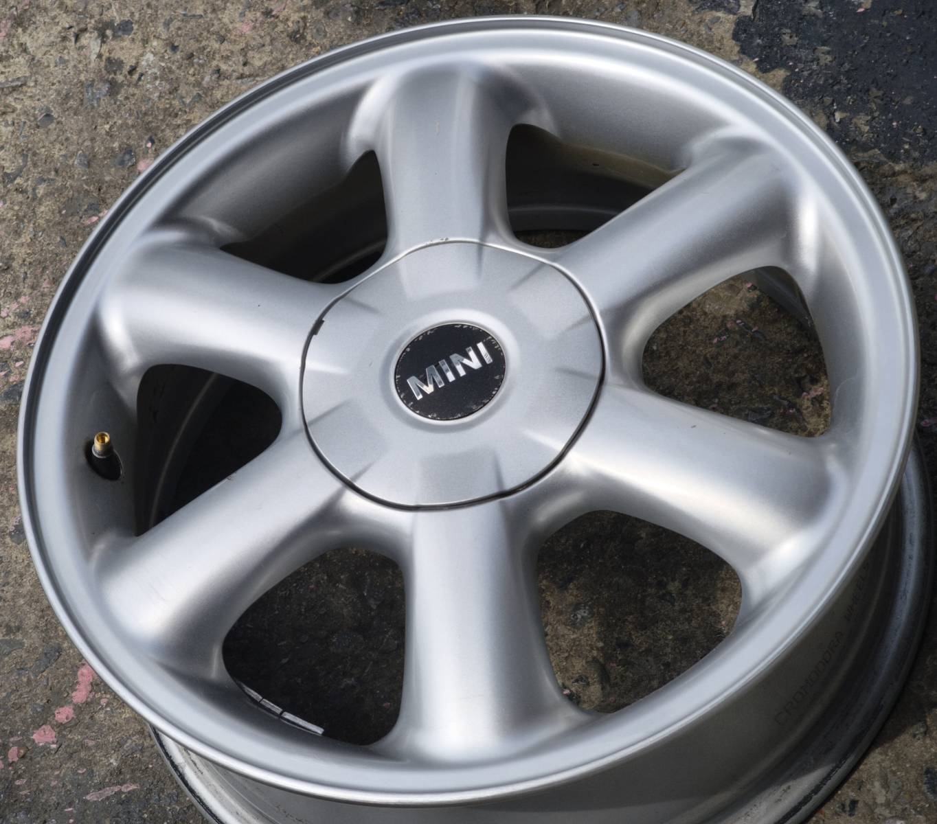 ล้อแม็ก ล้อแม็กมือสองแท้ Mini Cooper 4รู100 ซิลเวอร์ กว้าง5.5 ขอบ15นิ้ว(รามอินทรา)