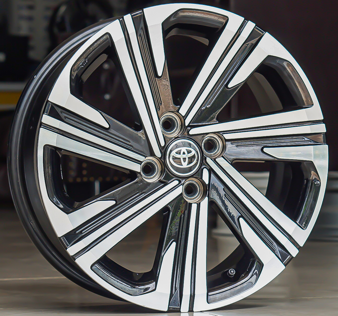 ล้อแม็ก ล้อแม็กป้ายแดง Yaris ATIV 4รู100 ดำหน้าเงา 6-16นิ้ว(ลาดพร้าว-รามอินทรา)