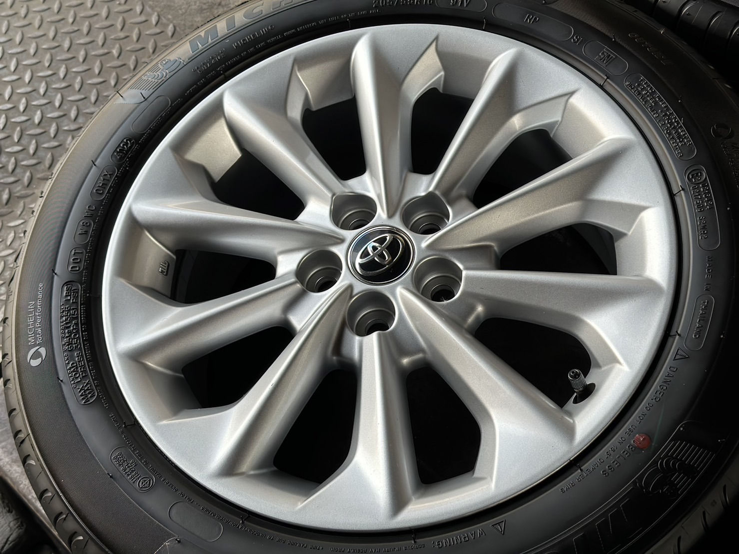 ล้อแม็ก ล้อแม็กมือสอง Toyota Altis 5รู100 ขอบ16นิ้ว(รามอินทรา)