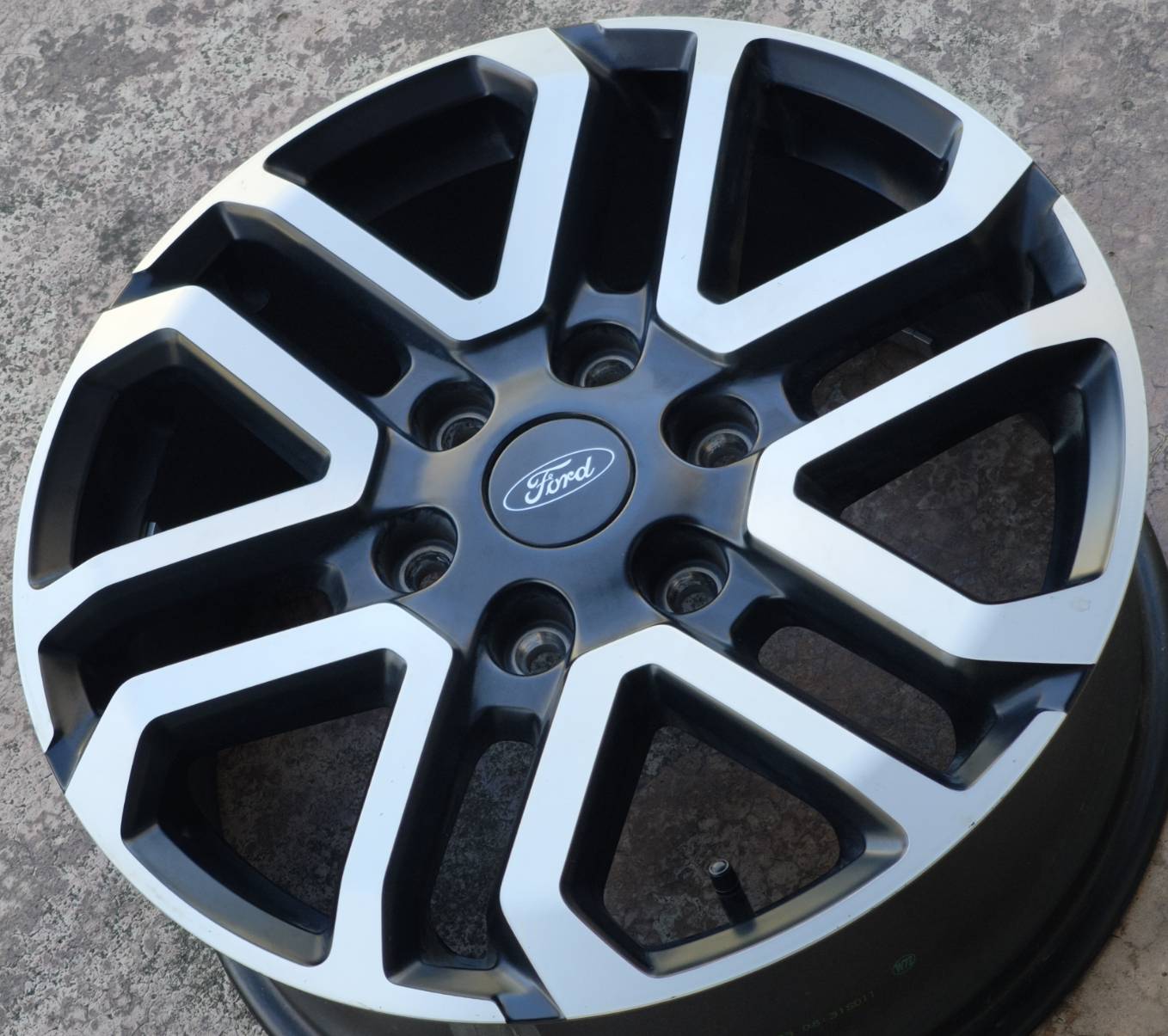 ล้อแม็ก ล้อแม็กมือสอง Ford Ranger 6รู139.7 Offset55 ดำแลคด้าน กว้าง7.5 ขอบ18นิ้ว(รามอินทรา) 