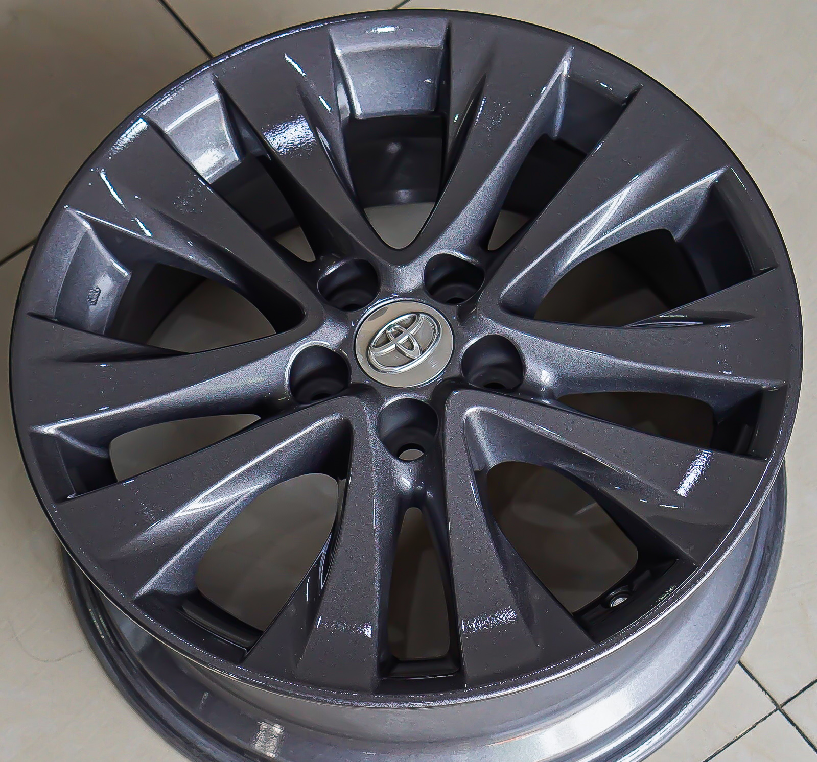 ล้อแม็กมือสองแท้ Toyota Alphard 5รู114 ET45 กันเมทาลิก 7.5-18นิ้ว(รามอินทรา) ล้อแม็ก ล้อแม็กมือสองแท้ Toyota Alphard 5รู114 ET45 กันเมทาลิก 7.5-18นิ้ว(รามอินทรา)