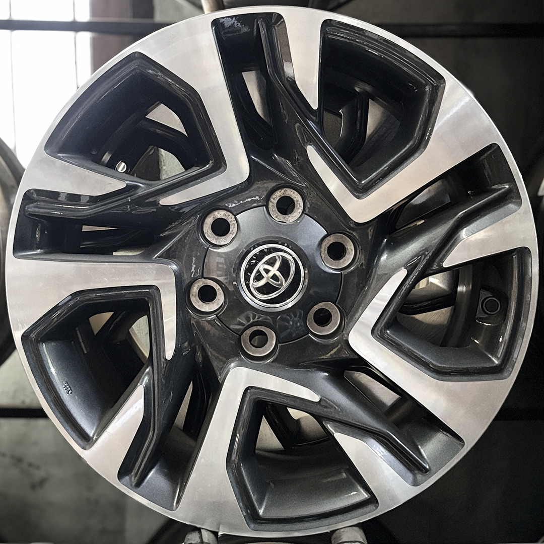 ล้อแม็ก ล้อแม็กมือสอง Toyota Fortuner Legender ขอบ18นิ้ว กว้าง7.5นิ้ว 6รู139.7 Offset30 สีเทาหน้าเงา(ลาดพร้าว)