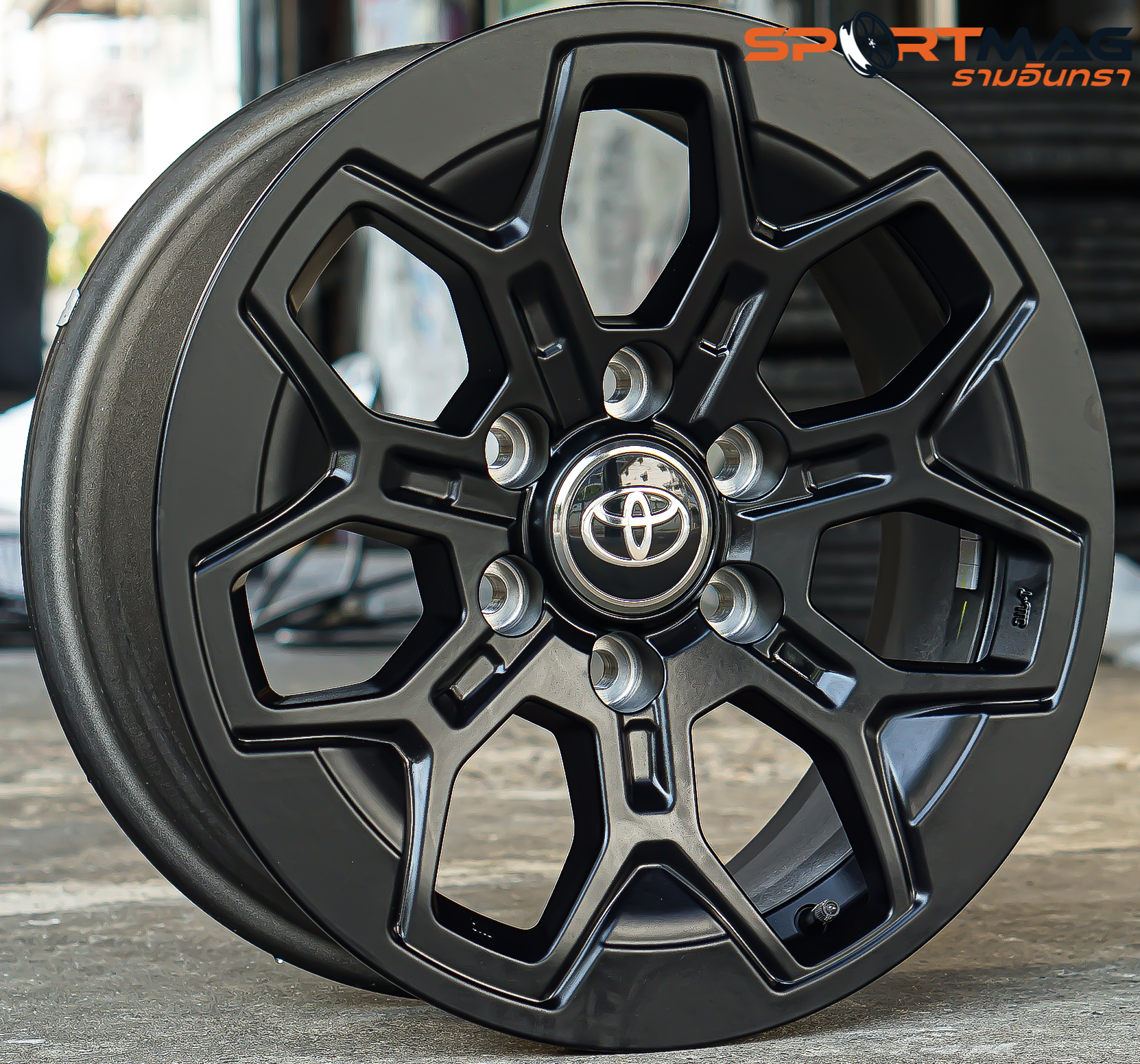 ล้อป้ายแดง Toyota Travo ขนาด18นิ้ว กว้าง 7.5นิ้ว 6รู139.7 Offset30 สีดำด้าน (รามอินทรา)