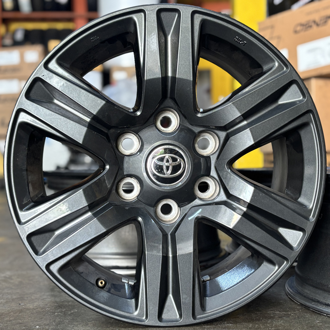ล้อแม็ก ล้อแม็กมือสอง Toyota Revo ขอบ17นิ้ว กว้าง7.5นิ้ว 6รู139.7 Offset30 สีเทา(ลาดพร้าว)