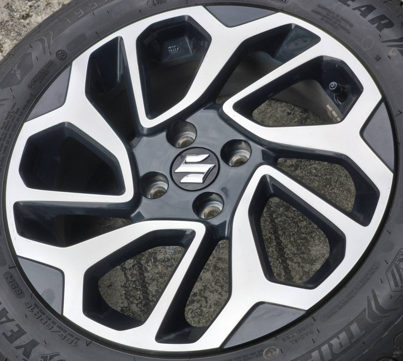 ล้อแม็ก ล้อแม็กป้ายแดง Suzuki Fronx 4รู100 สีเทาหน้าเงา กว้าง6 ขอบ16นิ้ว(รามอินทรา)