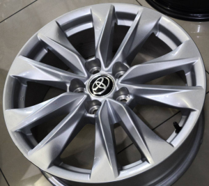 ล้อแม็กป้ายแดง Toyota Cross 5รู114 ซิลเวอร์ 6.5-17นิ้ว(รามอินทรา)