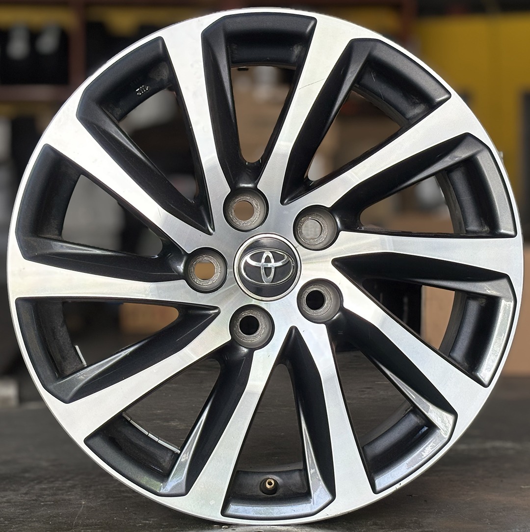 ล้อแม็กมือสอง Toyota Alphard ขอบ17นิ้ว กว้าง6.5นิ้ว 5รู114.3 Offset33 สีกันเมทาลิกหน้าเงา(ลาดพร้าว)